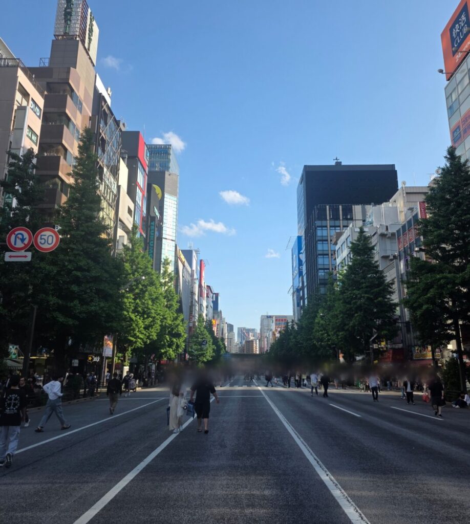 すぐ近くということもあり、お電話をいただいてからわずか10分という超スピードで現場のオフィスへ到着いたしました!
