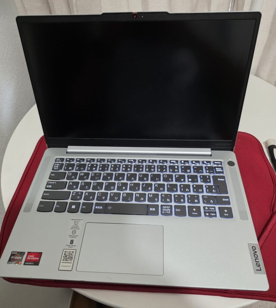 これは通電はしているものの、起動プロセス（BIOS/UEFI）が途中で完全にストップしてしまっている典型的な症状（※詳細は下記推測に記載）です。
