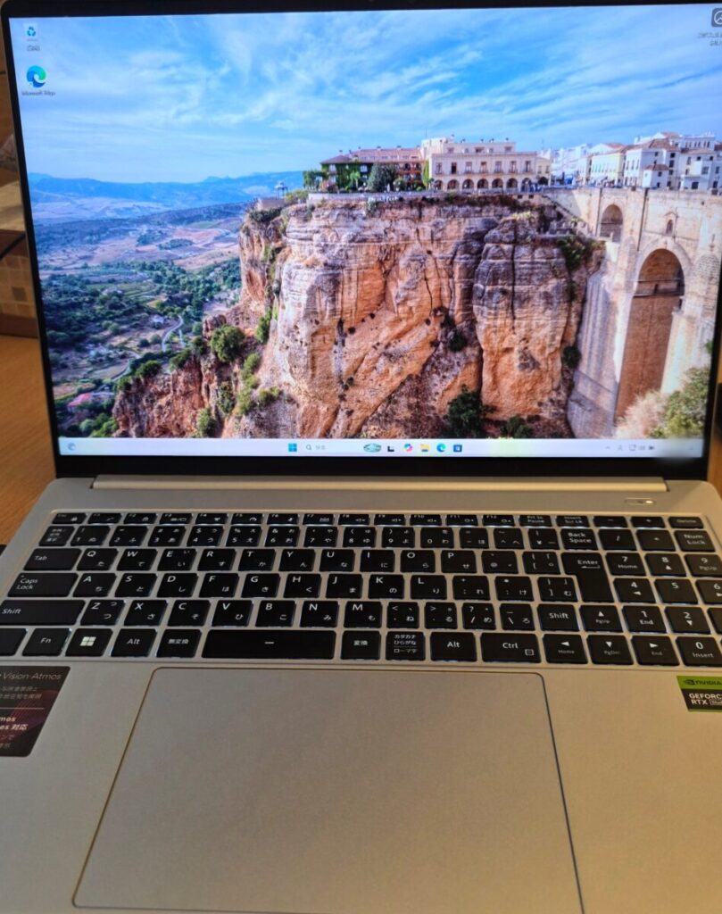 パソコンが正常に動作するために欠かせない各種ドライバー（制御プログラム）の再インストールを施し、Windowsのライセンス認証が正しく通っていることを確認して、すべての作業が無事に完了いたしました！