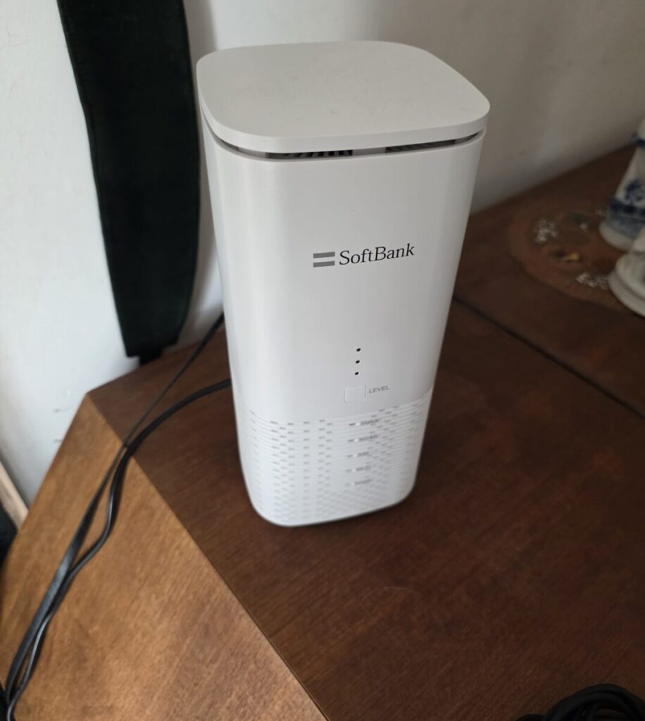 （SoftBank Air）の電源ケーブルが抜けており、本体の電源が完全に切れている状態を発見しました。