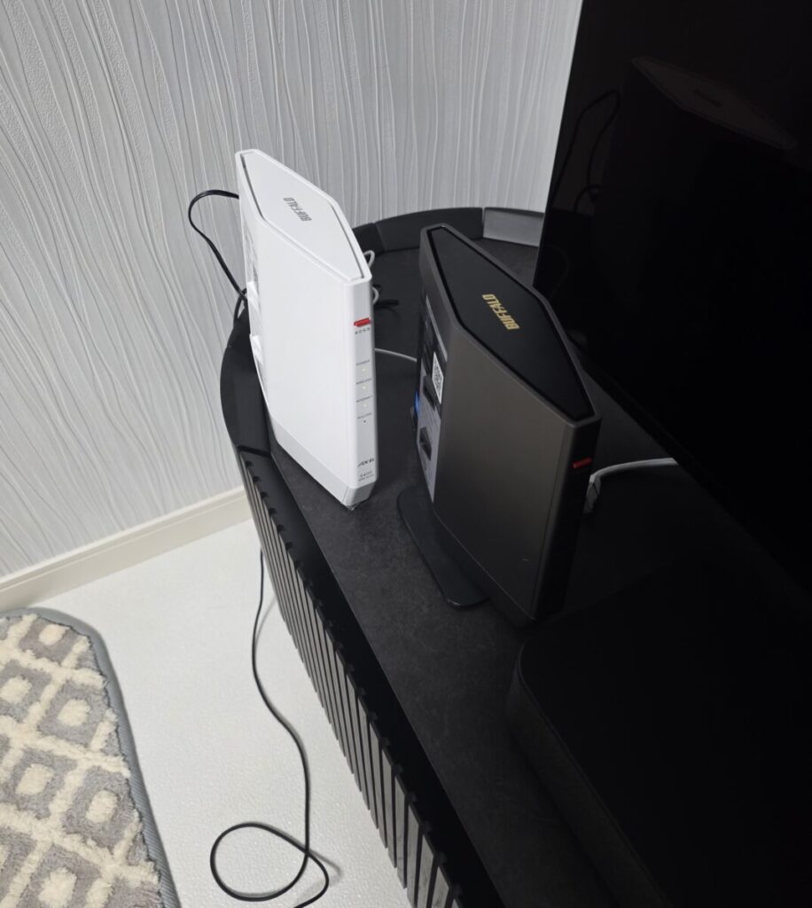 さらに今回は、長年使われていて通信の速度低下や動作の不安定さが見られた古いルーターに代わり、当店が通信の安定性と圧倒的な電波の飛びやすさで絶対の信頼を置いている【当店推奨の最新無線LANルーター（Buffalo製）】への新品交換・設置設定もあわせて行わせていただきました！
