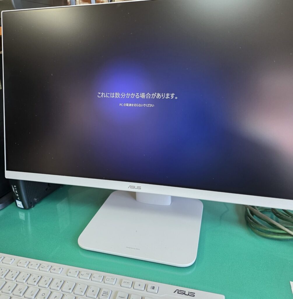 箱から本体を取り出して配線を繋ぎ、初期の起動セットアップ、各種アカウント登録、USBメモリからのデータ流し込みと、順調に設定作業を進めていきました。