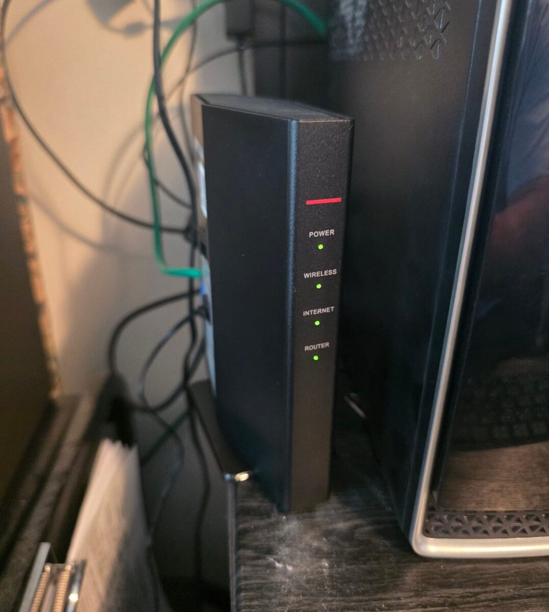 無線ルーターのランプが点灯している様子