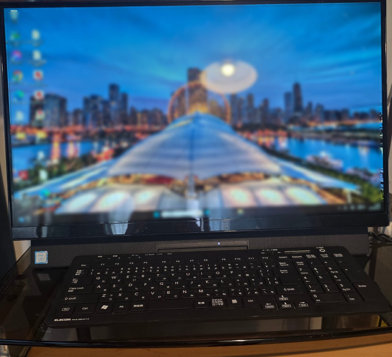 初期設定が完了した富士通製パソコンのWindowsデスクトップ画面