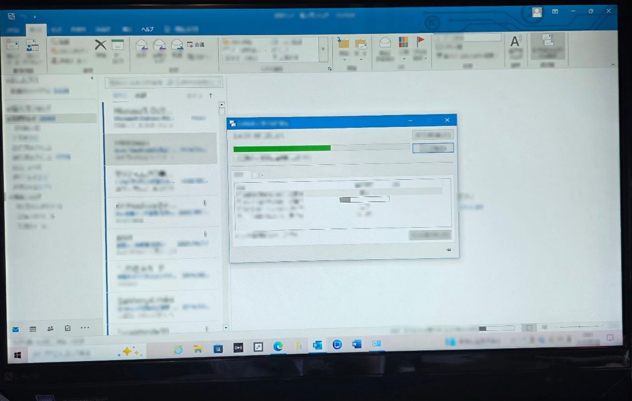 Microsoft Outlookでのメールアカウント設定の進行状況を示す画面