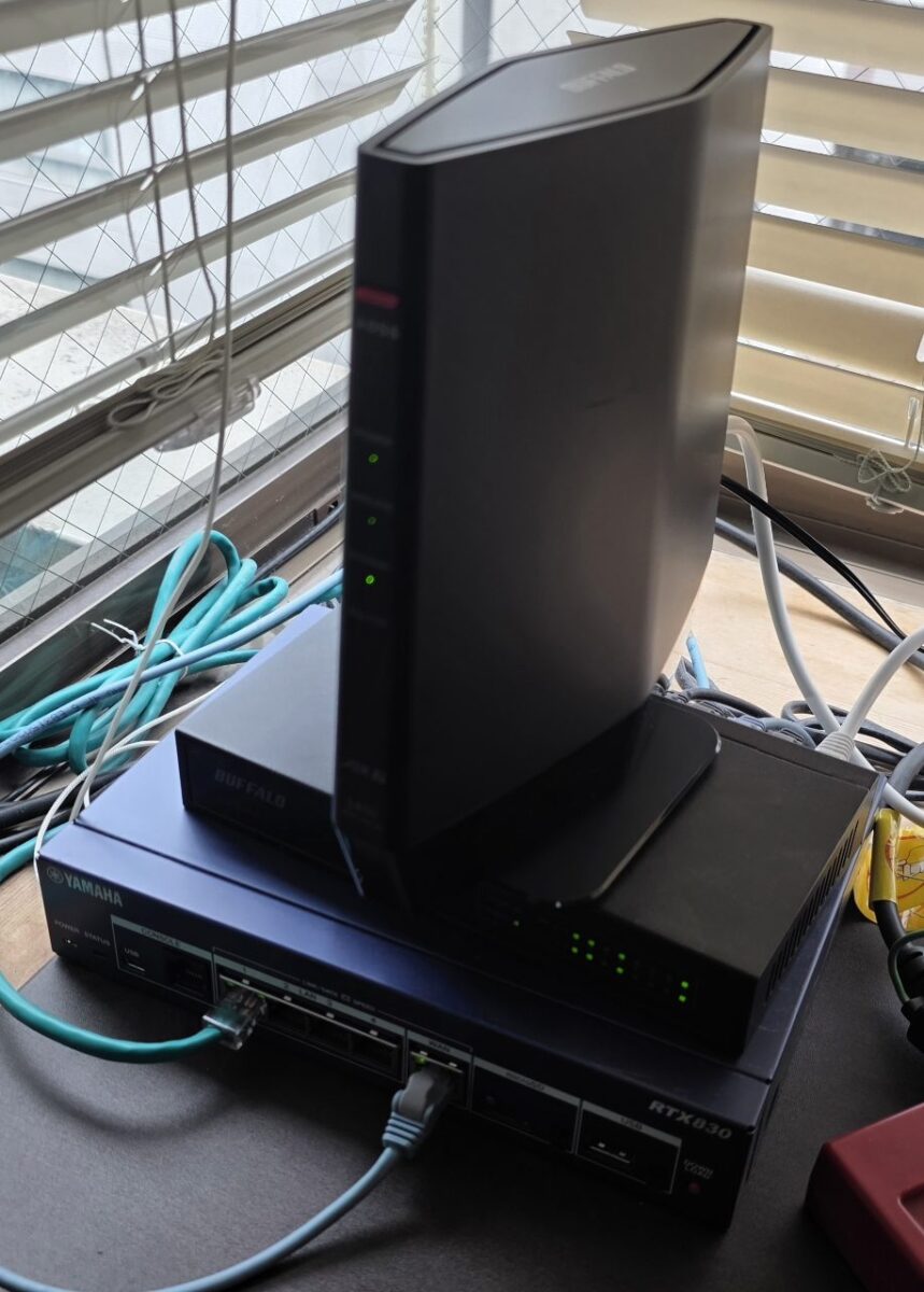ヤマハ製ルーター（RTX830）と、新しく購入されたバッファロー製Wi-Fiルーター