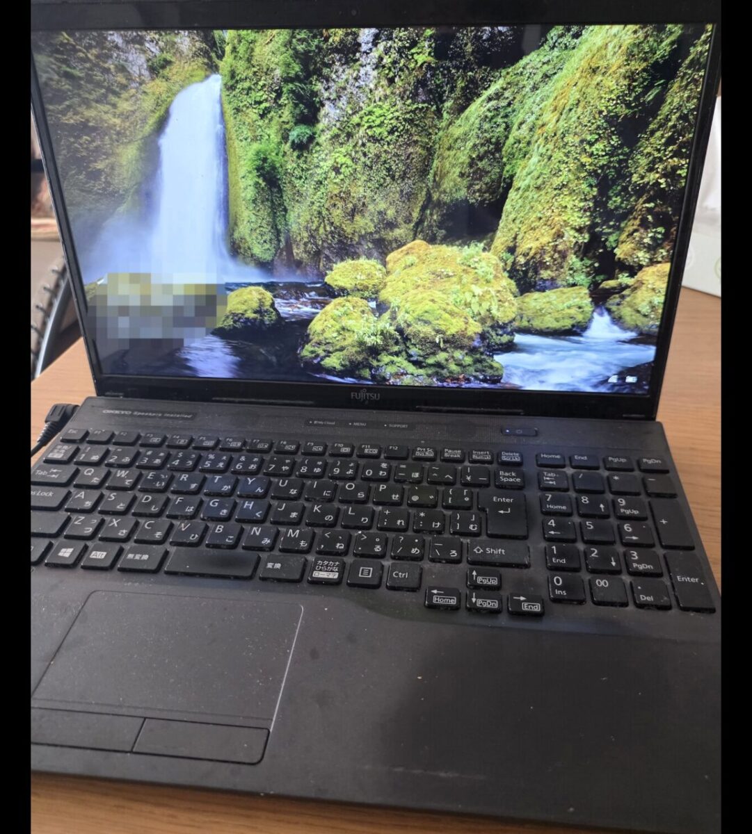 メモリの接触不良が改善し、正常にWindowsが起動した富士通ノートパソコンの画面