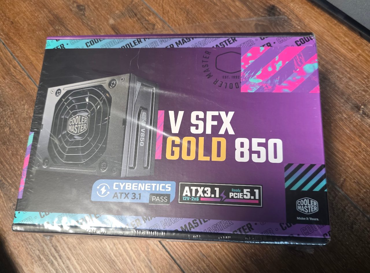 新品のCoolerMaster製850W電源ユニット「V SFX GOLD 850」の箱