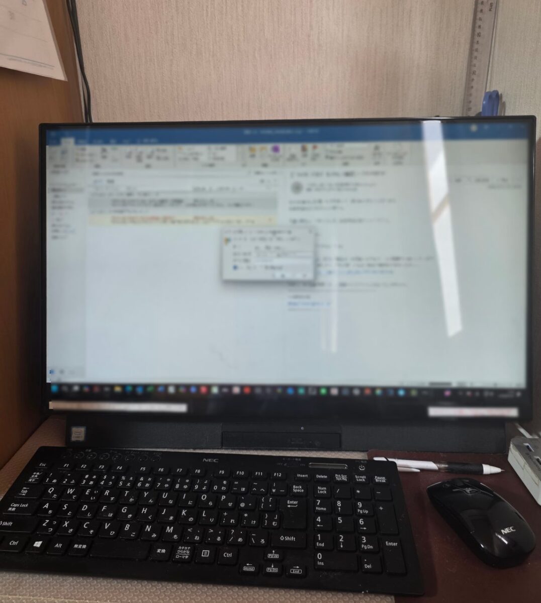 Outlookの受信トレイと未送信メールを確認している画面