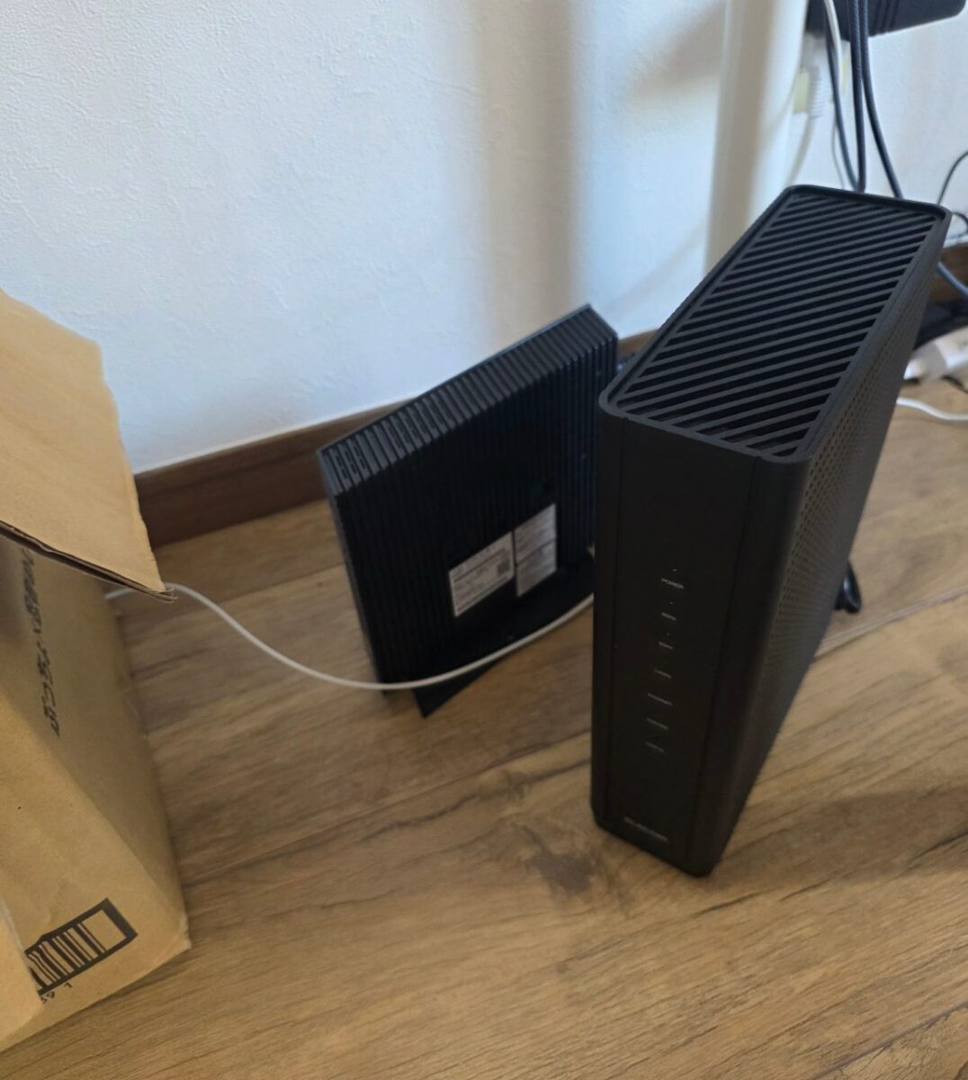 杉並区松庵のお客様宅で確認したモデムとルーターの接続状況